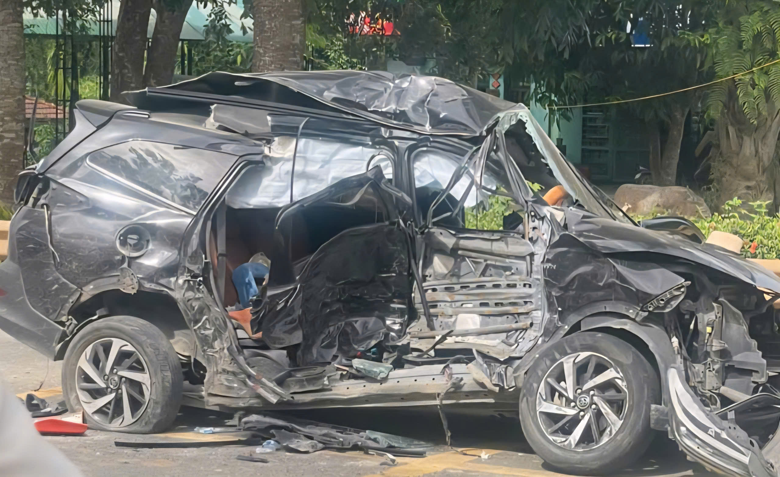Tai nạn giao thông nghiêm trọng ở Quảng Trị, 4 người thương vong- Ảnh 1.