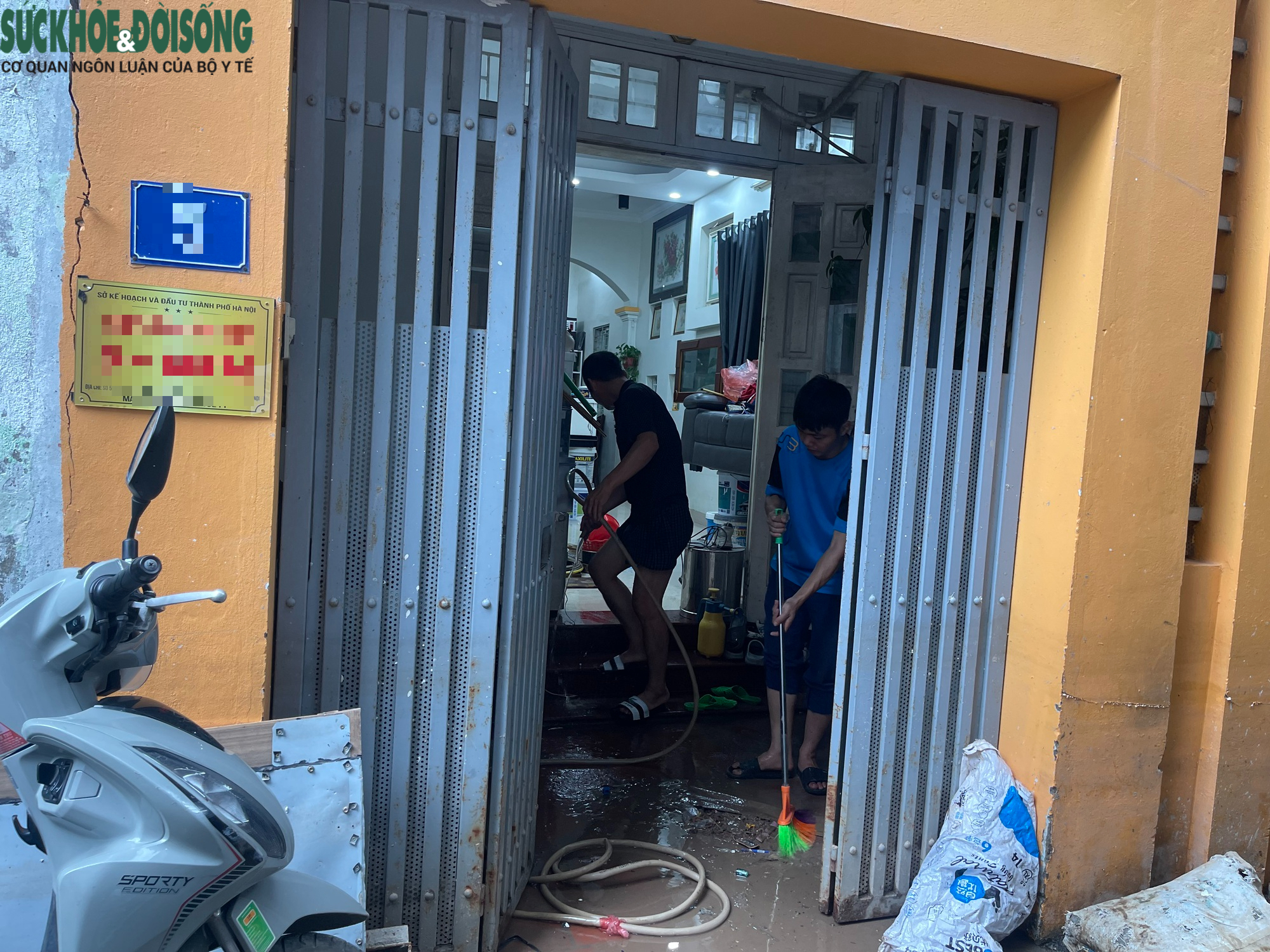 Hà Nội: Sau một tuần ngập lụt, phố Miêu Nha dần trở lại nhịp sống thường ngày- Ảnh 2.
