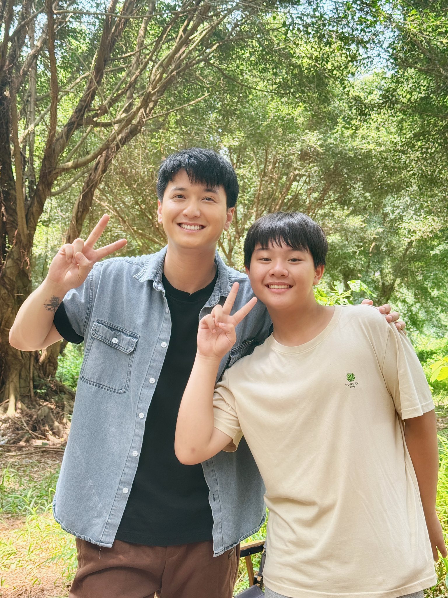 Bất ngờ trước sự giống nhau 'như đúc' giữa dàn diễn viên khi bé và trưởng thành trong phim 'Cách em 1 milimet'- Ảnh 3. Bất ngờ trước sự giống nhau 'như đúc' giữa dàn diễn viên khi bé và trưởng thành trong phim 'Cách em 1 milimet'- Ảnh 3.