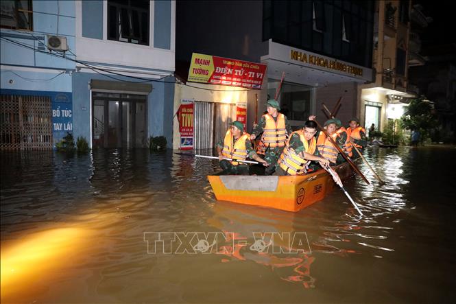 Xuyên đêm hỗ trợ người dân ở vùng 'rốn lũ' Lạng Sơn- Ảnh 3.