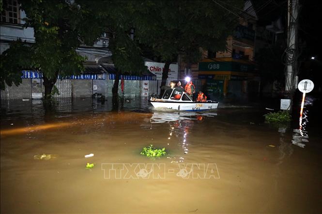 Xuyên đêm hỗ trợ người dân ở vùng 'rốn lũ' Lạng Sơn- Ảnh 4.