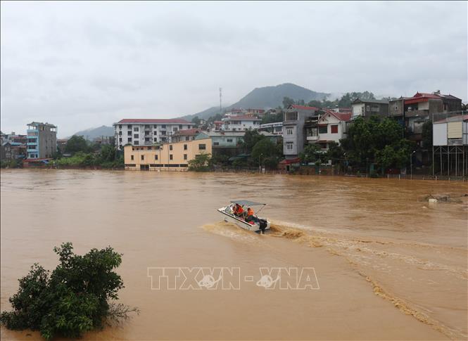 Quân đội sẵn sàng bay cứu hộ, cứu nạn, tiếp cận vùng bị chia cắt do mưa lũ- Ảnh 1.