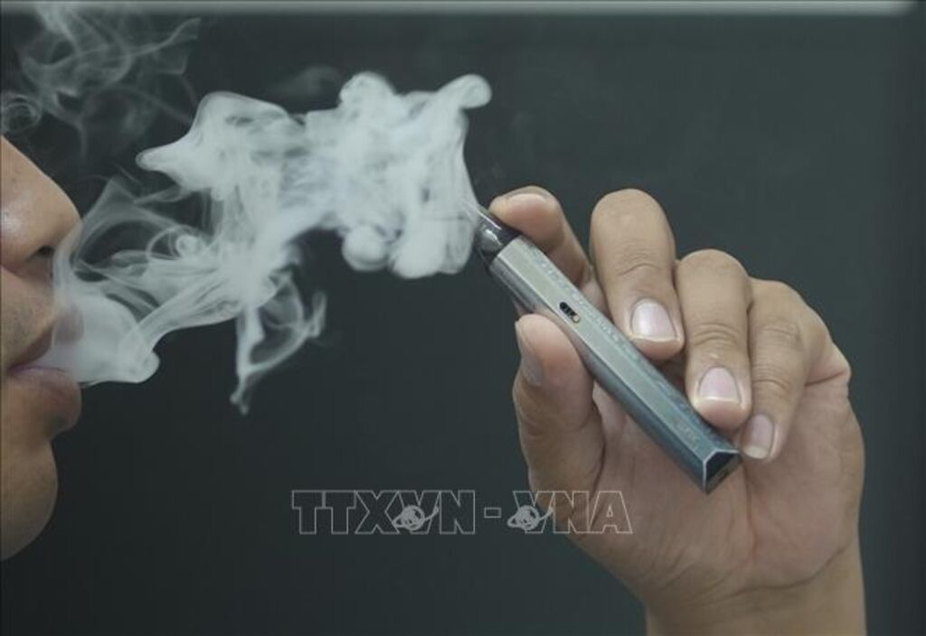 WHO quan ngại về tình trạng sử dụng thuốc lá điện tử- Ảnh 1.