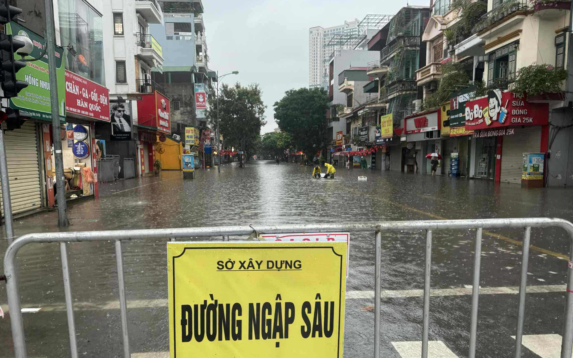 Cập nhật các tuyến đường ngập hôm nay 8/10 tại Hà Nội