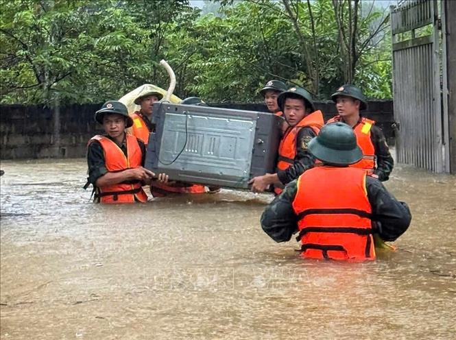 Bắc Ninh: Huy động hàng trăm cán bộ, chiến sỹ hỗ trợ nhân dân trong mưa lũ- Ảnh 3.