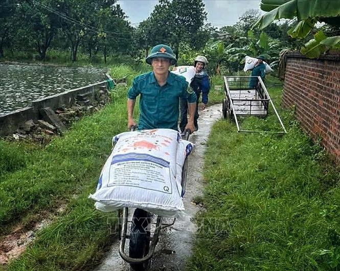 Bắc Ninh: Huy động hàng trăm cán bộ, chiến sỹ hỗ trợ nhân dân trong mưa lũ- Ảnh 7.