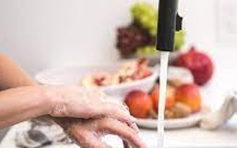 Quốc lộ gãy nền, đường ngập sâu cả mét, sạt lở hàng nghìn khối đất đá sau bão số 11- Ảnh 1.