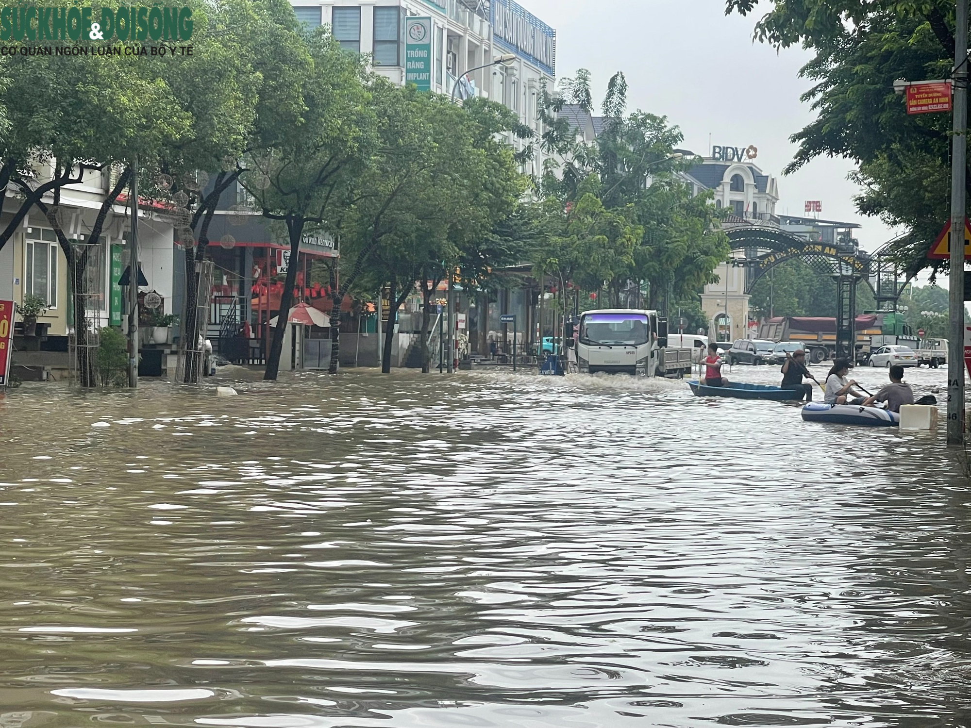 Hà Nội: 'Ốc đảo An Khánh' lại chìm trong biển nước sau mưa- Ảnh 1.