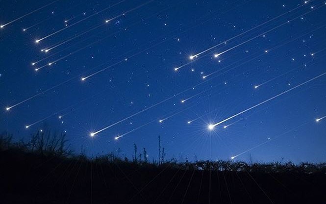Bắt đầu quan sát được trận mưa sao băng rực rỡ kéo dài gần 1 tháng- Ảnh 1. Tối nay, mưa sao băng sẽ đạt cực đại rực rỡ bầu trời đêm