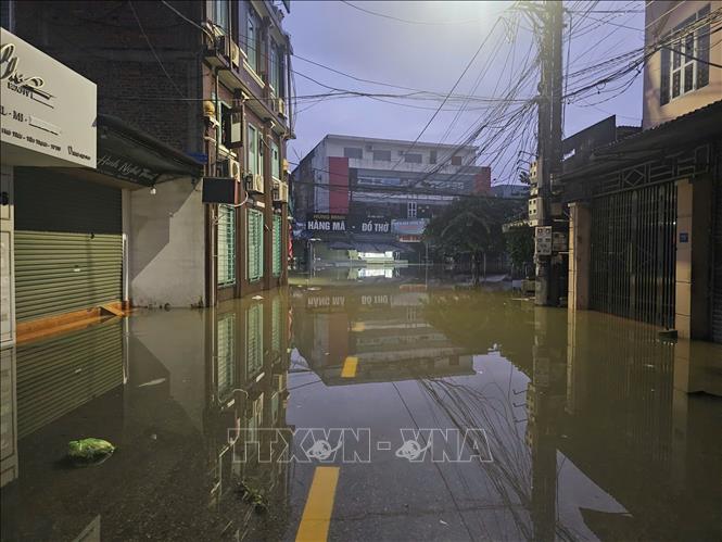 Sáng 8/10, trung tâm tỉnh Thái Nguyên vẫn chìm trong 'biển nước'- Ảnh 2.