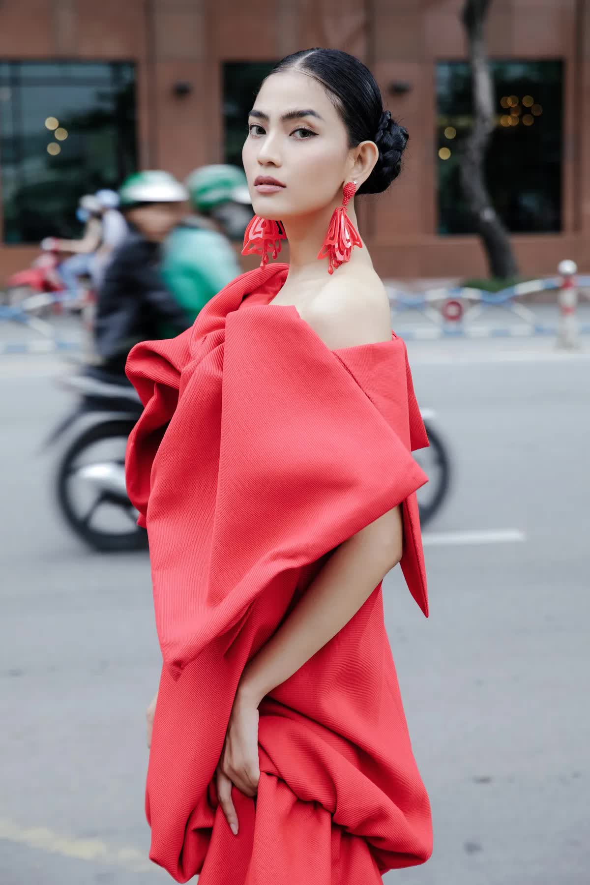 Á hậu Trương Thị May ăn chay trường từ nhỏ, tuổi U40 sống an yên, nhan sắc ngày càng thăng hạng- Ảnh 1. Á hậu Trương Thị May ăn chay trường từ nhỏ, tuổi U40 sống an yên, nhan sắc ngày càng thăng hạng- Ảnh 1.