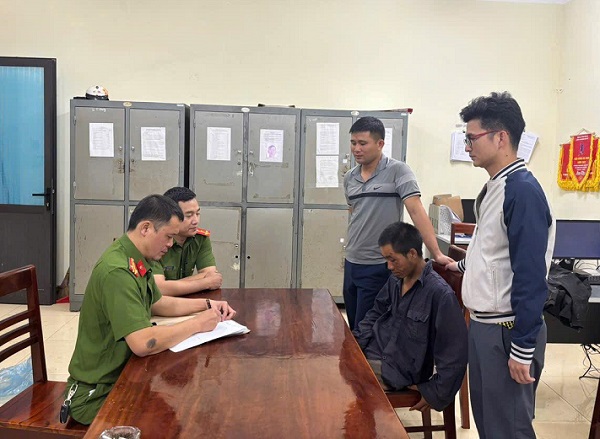 Bắt kẻ dùng rìu sát hại 2 người trên nương sau gần 4 năm lẩn trốn tại Sơn La- Ảnh 1. Bắt kẻ dùng rìu sát hại 2 người trên nương sau gần 4 năm lẩn trốn tại Sơn La- Ảnh 1.