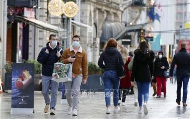 Pháp ghi nhận làn sóng COVID-19 mới trước chiến dịch tiêm chủng mùa Thu