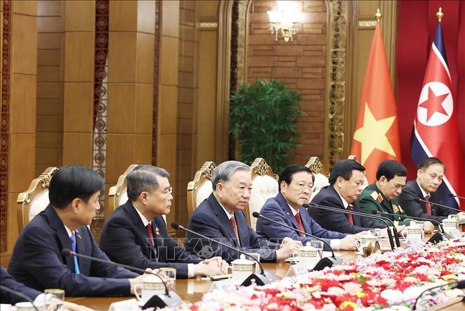 Tổng Bí thư Tô Lâm hội đàm với Tổng Bí thư, Chủ tịch Quốc vụ Triều Tiên Kim Jong Un- Ảnh 6. Tổng Bí thư Tô Lâm hội đàm với Tổng Bí thư, Chủ tịch Quốc vụ Triều Tiên Kim Jong Un- Ảnh 6.