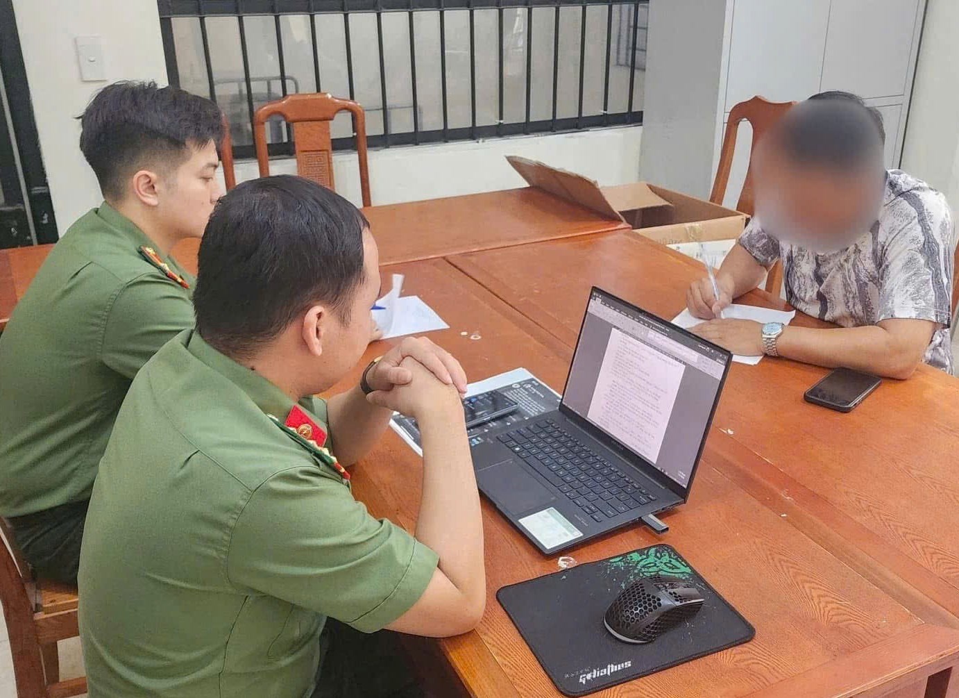 Đăng tin sai sự thật về vụ bắt cóc trẻ em, người đàn ông bị triệu tập- Ảnh 2.