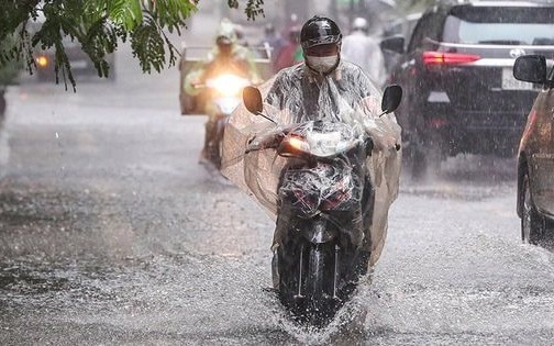 Miền Bắc trời nắng, các tỉnh từ Quảng Trị trở vào Nam Bộ mưa dông