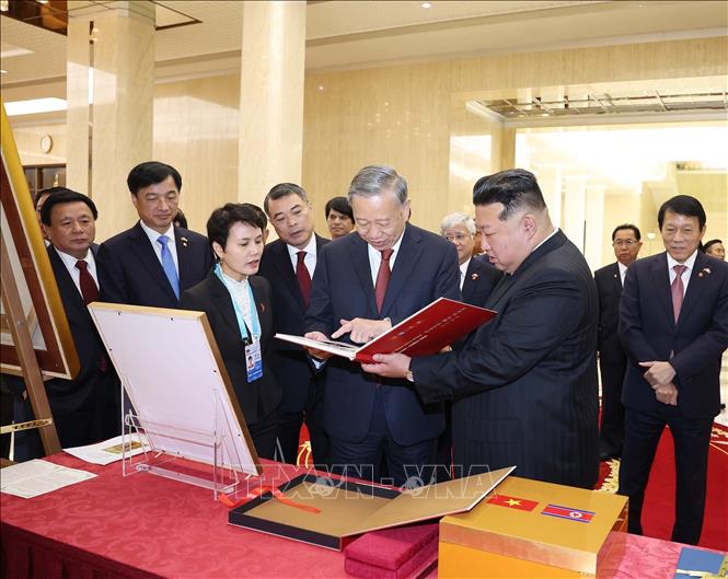 Tổng Bí thư Tô Lâm hội đàm với Tổng Bí thư, Chủ tịch Quốc vụ Triều Tiên Kim Jong Un- Ảnh 9. Tổng Bí thư Tô Lâm hội đàm với Tổng Bí thư, Chủ tịch Quốc vụ Triều Tiên Kim Jong Un- Ảnh 9.