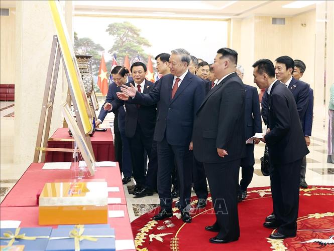 Tổng Bí thư Tô Lâm hội đàm với Tổng Bí thư, Chủ tịch Quốc vụ Triều Tiên Kim Jong Un- Ảnh 8. Tổng Bí thư Tô Lâm hội đàm với Tổng Bí thư, Chủ tịch Quốc vụ Triều Tiên Kim Jong Un- Ảnh 8.