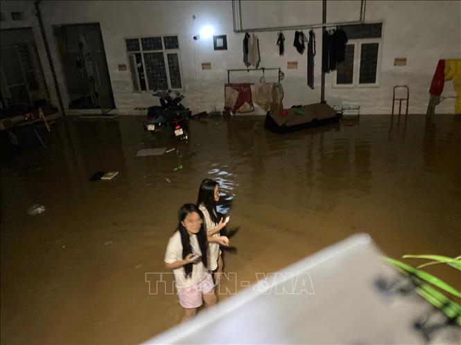 Tình người trong đêm nơi tâm lũ- Ảnh 2.