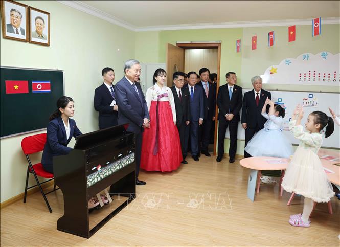 Tổng Bí thư Tô Lâm thăm Trường mẫu giáo Kiêng Sang và lớp học mang tên Chủ tịch Hồ Chí Minh- Ảnh 4. Tổng Bí thư Tô Lâm thăm Trường mẫu giáo Kiêng Sang và lớp học mang tên Chủ tịch Hồ Chí Minh- Ảnh 4.