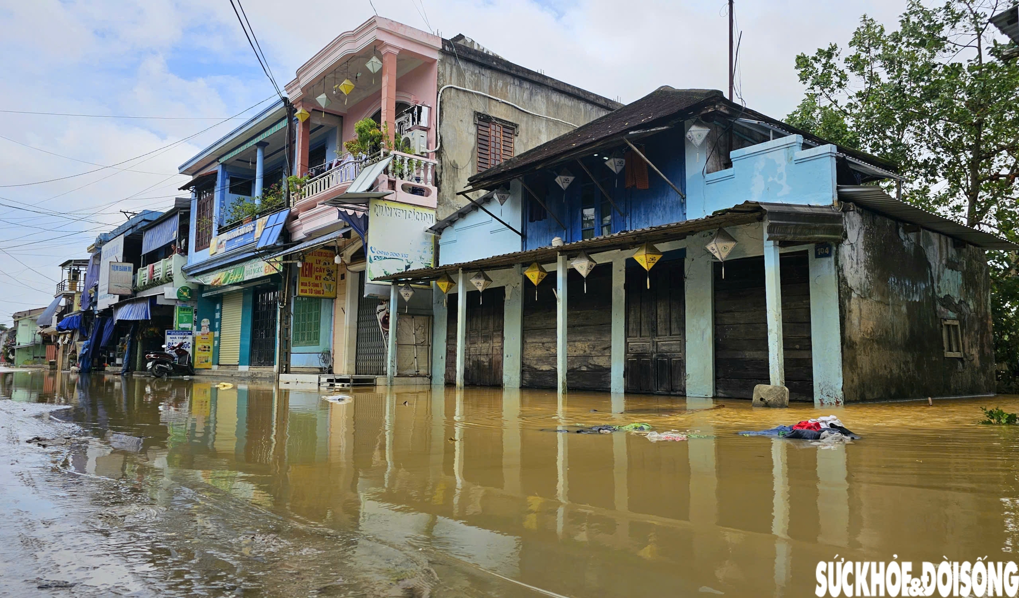 Người dân phố cổ Bao Vinh gượng dậy sau lũ lịch sử- Ảnh 2.