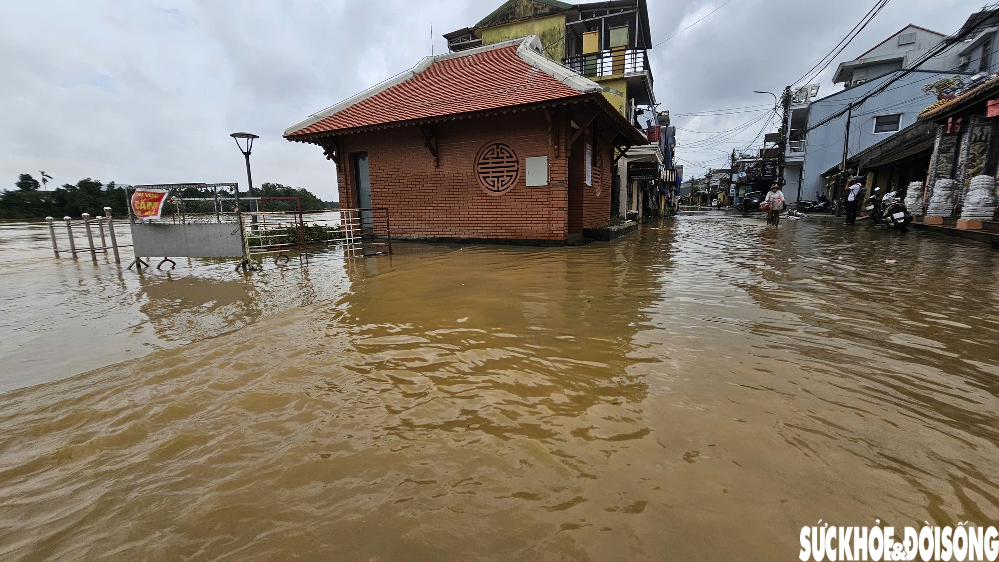 Người dân phố cổ Bao Vinh gượng dậy sau lũ lịch sử- Ảnh 8.