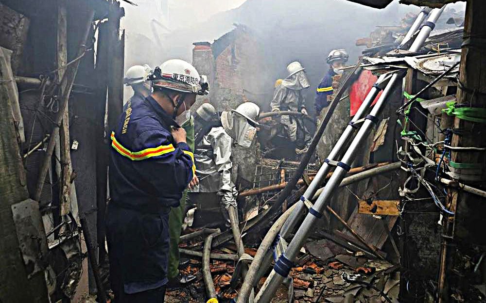 Cháy tại khu tập thể Trung Tự, lửa bùng lên tại tầng cao có dấu hiệu cơi nới- Ảnh 1. Sau hàng loạt vụ cháy, điều gì đang diễn ra trong các khu trọ Hà Nội?