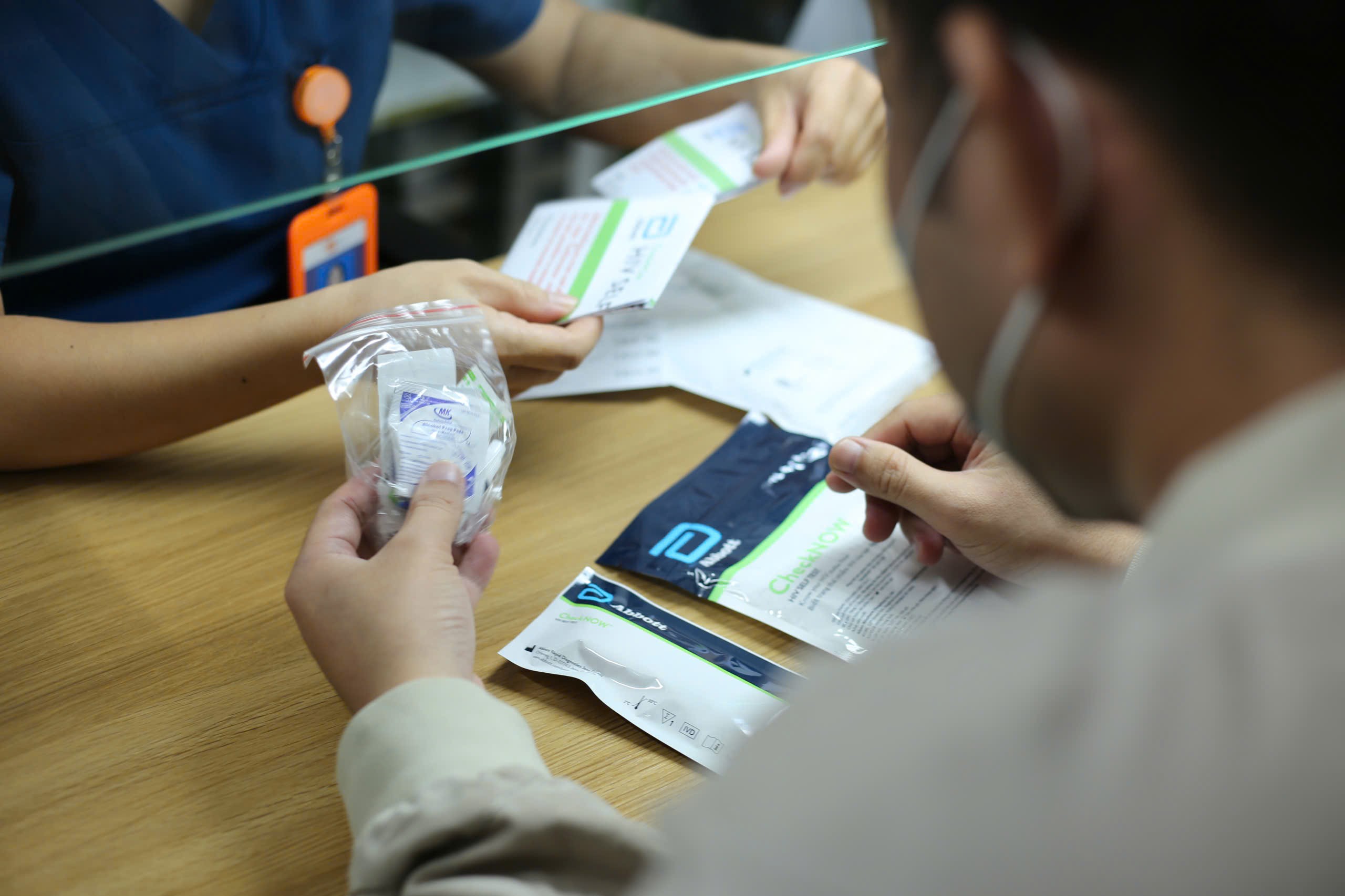 Đồng tính nam nhiễm HIV - Lời người trong cuộc (1): Sau 'lớp vỏ' bình yên...- Ảnh 2.