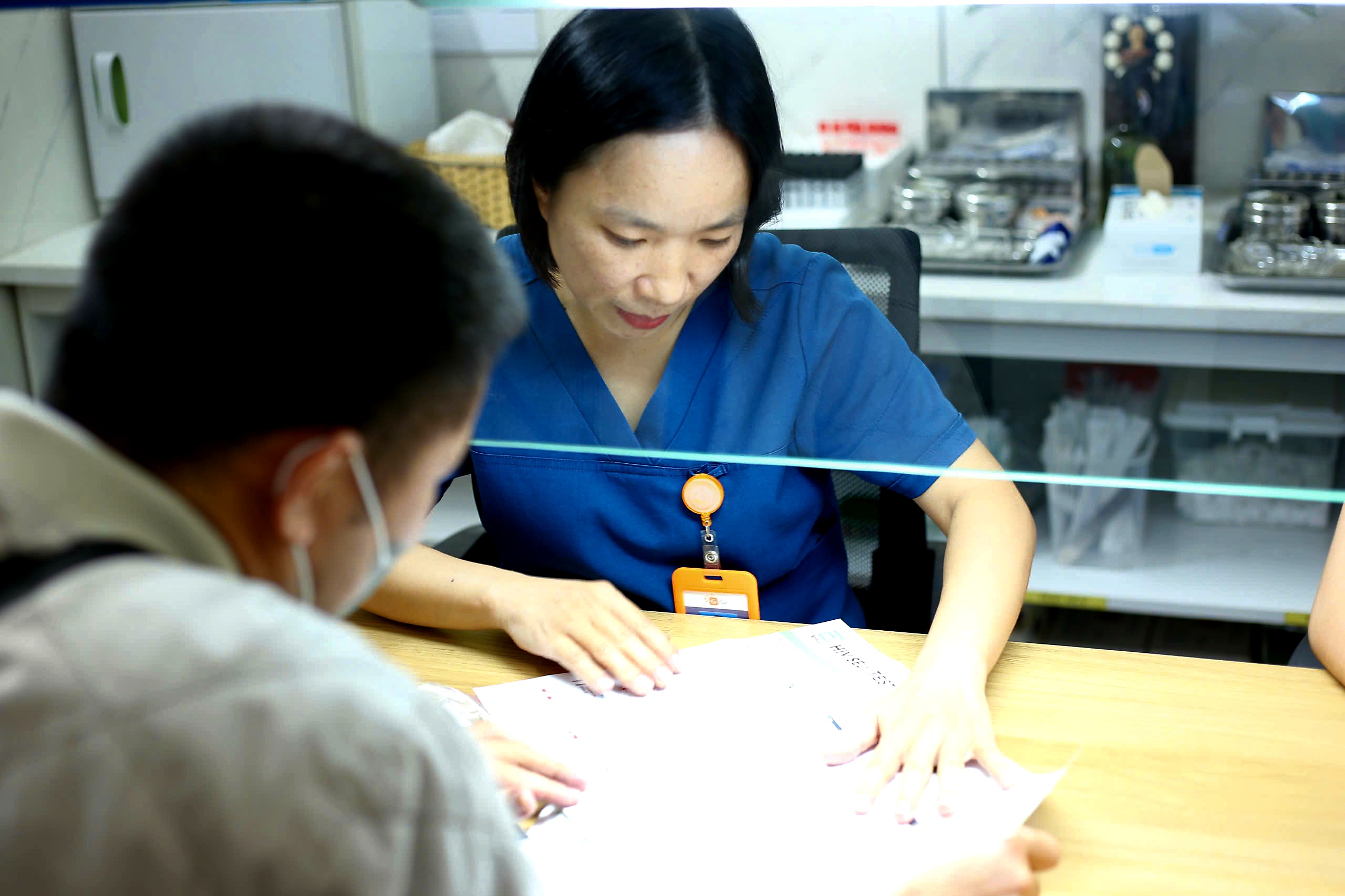 Đồng tính nam nhiễm HIV - Lời người trong cuộc (3): Kéo cộng đồng MSM Nghệ An ra khỏi 'vùng tối'- Ảnh 4. Đồng tính nam nhiễm HIV - Lời người trong cuộc (3): Kéo cộng đồng MSM Nghệ An ra khỏi 'vùng tối'- Ảnh 4.