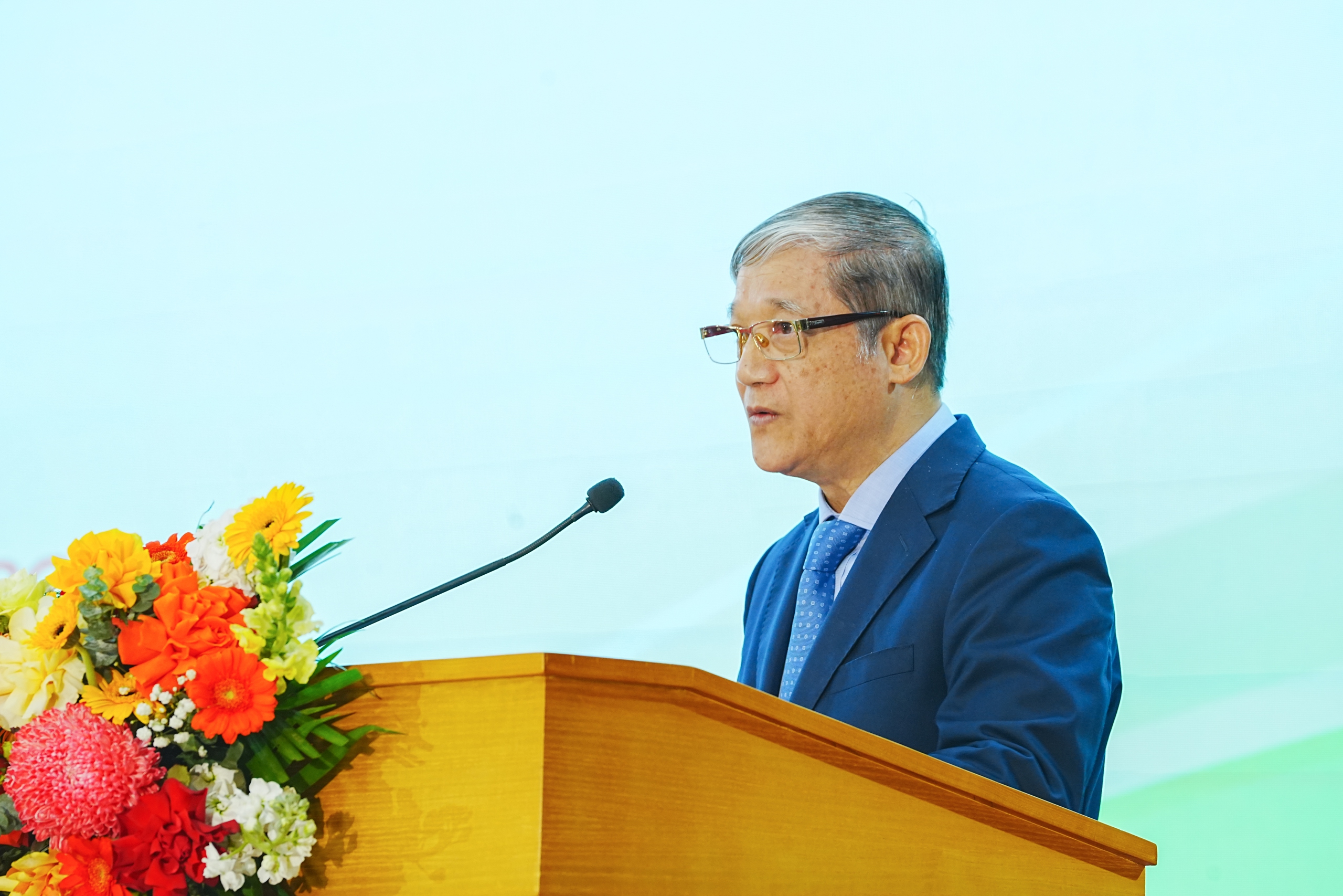 Phát triển đa chuyên khoa sâu để điều trị, chăm sóc toàn diện cho người bệnh- Ảnh 1. Phát triển đa chuyên khoa sâu để điều trị, chăm sóc toàn diện cho người bệnh- Ảnh 1.