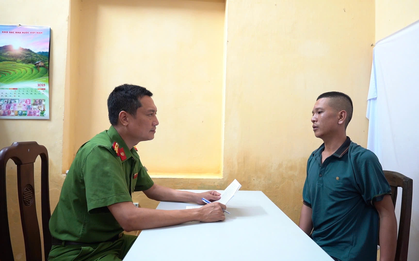 Tạm giữ đối tượng hành hung cảnh sát giao thông