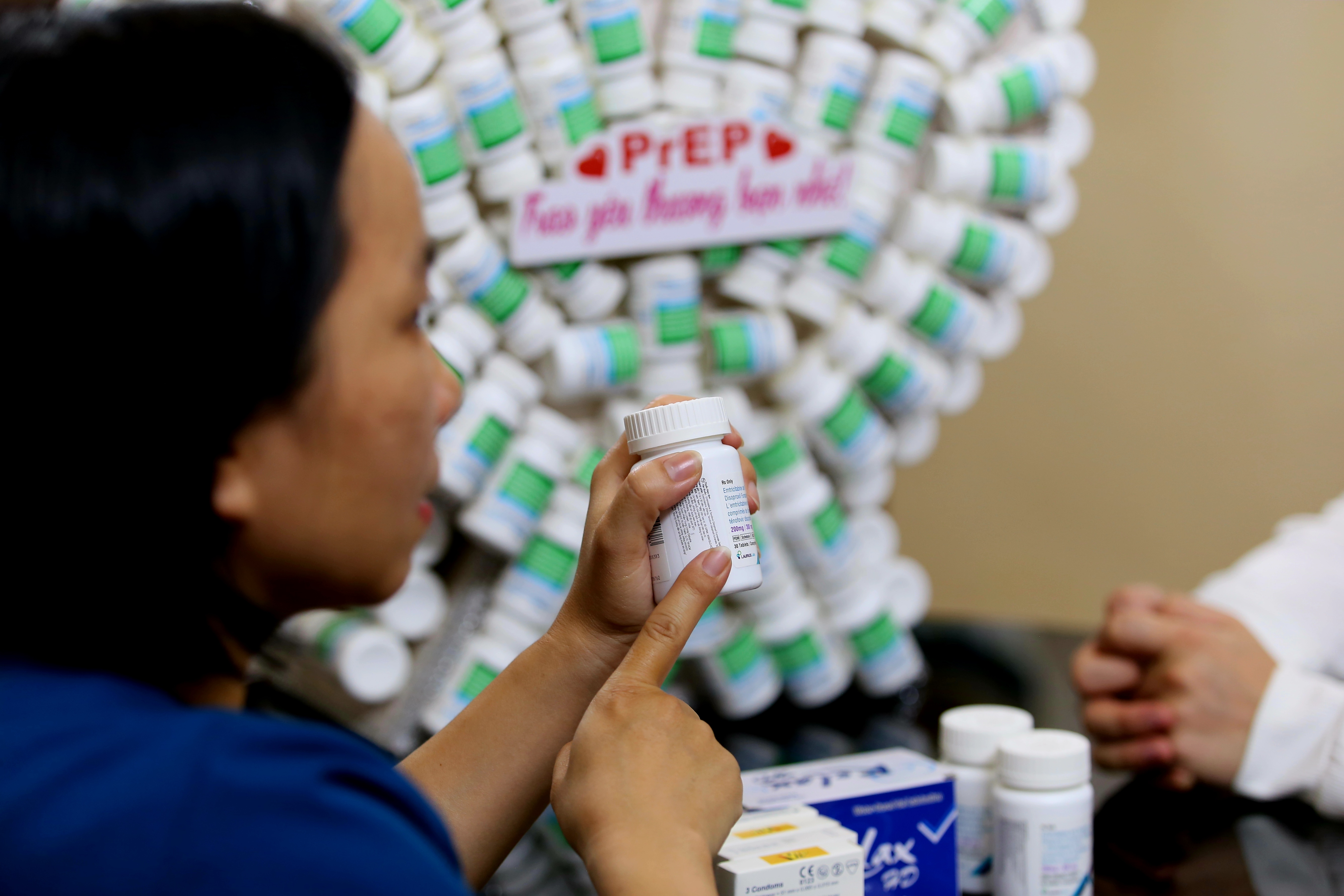 Đồng tính nam nhiễm HIV - Lời người trong cuộc (2): Vòng xoáy kép- Ảnh 3. Đồng tính nam nhiễm HIV - Lời người trong cuộc (2): Vòng xoáy kép- Ảnh 3.