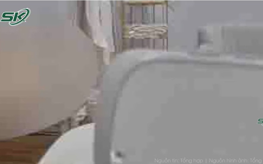 Clip ô tô lao vào nhóm thanh niên nghi do mâu thuẫn chụp ảnh đốt pháo- Ảnh 3.