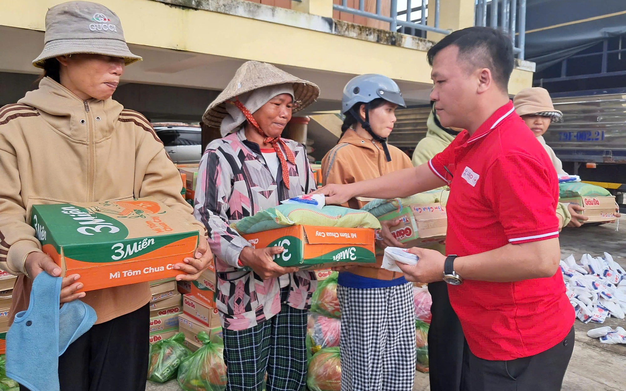 Hải Phòng hỗ trợ người dân Đắc Lắk, Gia Lai khắc phục hậu quả bão số 13- Ảnh 4. Hơn 3,3 tỷ đồng cứu trợ khẩn cấp người dân 3 tỉnh bị ảnh hưởng bởi bão số 13