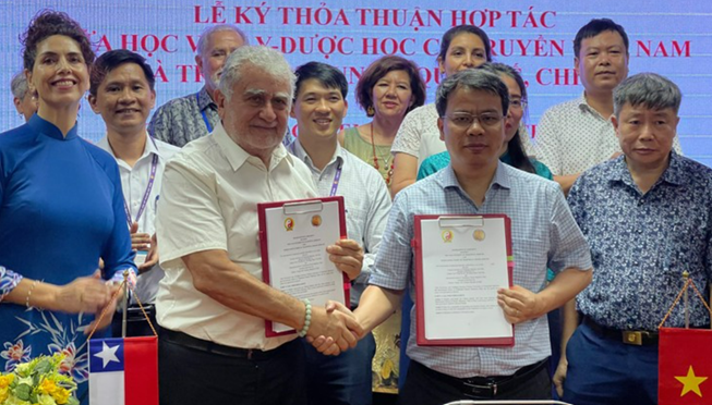 Τελειοποίηση του μηχανισμού και της πολιτικής για την εκπαίδευση εξειδικευμένου, υψηλής ποιότητας ανθρώπινου δυναμικού παραδοσιακής ιατρικής - Φωτογραφία 2. Hoàn thiện cơ chế, chính sách đào tạo nguồn nhân lực y học cổ truyền chuyên sâu, chất lượng cao- Ảnh 2.