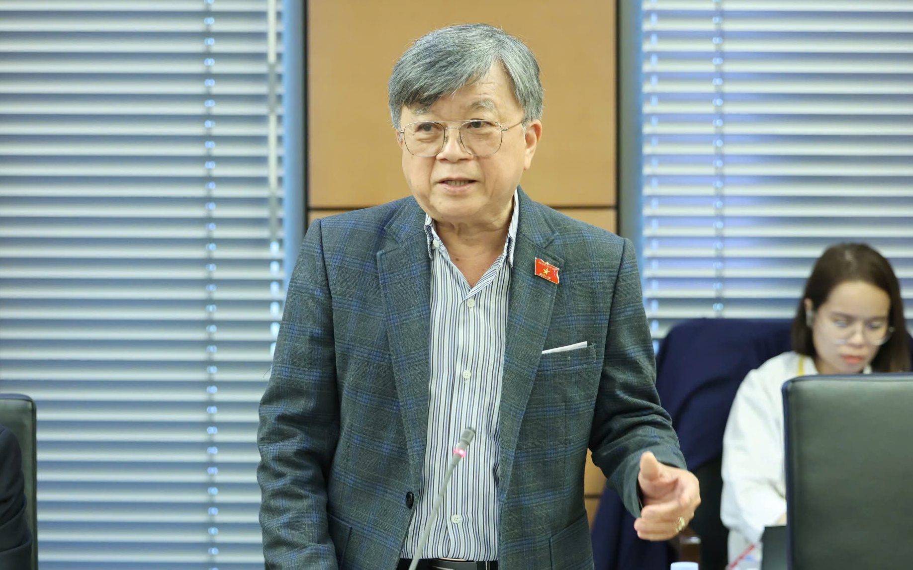 Cần phải đưa thuốc lá điện tử, thuốc lá nung nóng vào danh mục cấm đầu tư kinh doanh- Ảnh 4. ĐBQH: Luật Đầu tư phải có điều khoản cấm thuốc lá điện tử, nung nóng