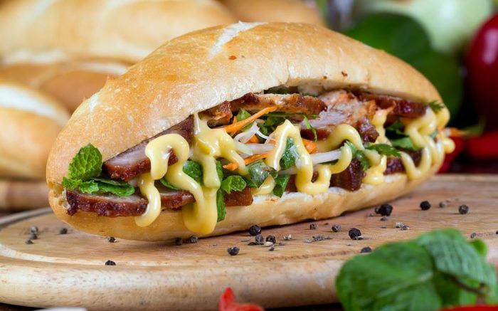Vì sao bánh mì dễ nhiễm vi khuẩn Salmonella, cách phòng ngừa ngộ độc?