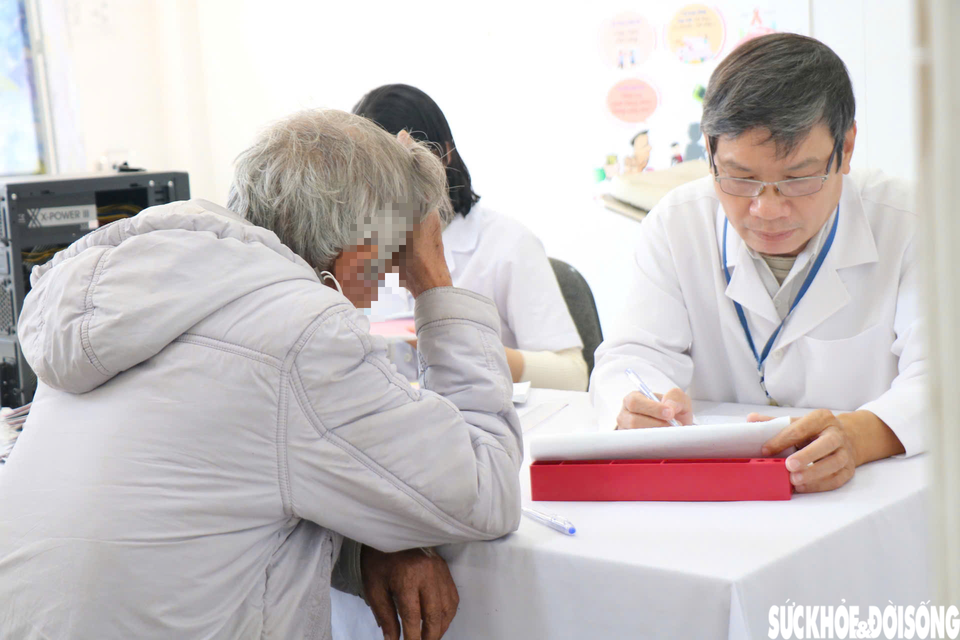 Bác sĩ 17 năm 'gieo hy vọng' cho người nhiễm HIV: Bệnh nhân khỏe mạnh là niềm vui của thầy thuốc- Ảnh 7. Bác sĩ 17 năm 'gieo hy vọng' cho người nhiễm HIV: Bệnh nhân khỏe mạnh là niềm vui của thầy thuốc- Ảnh 7.