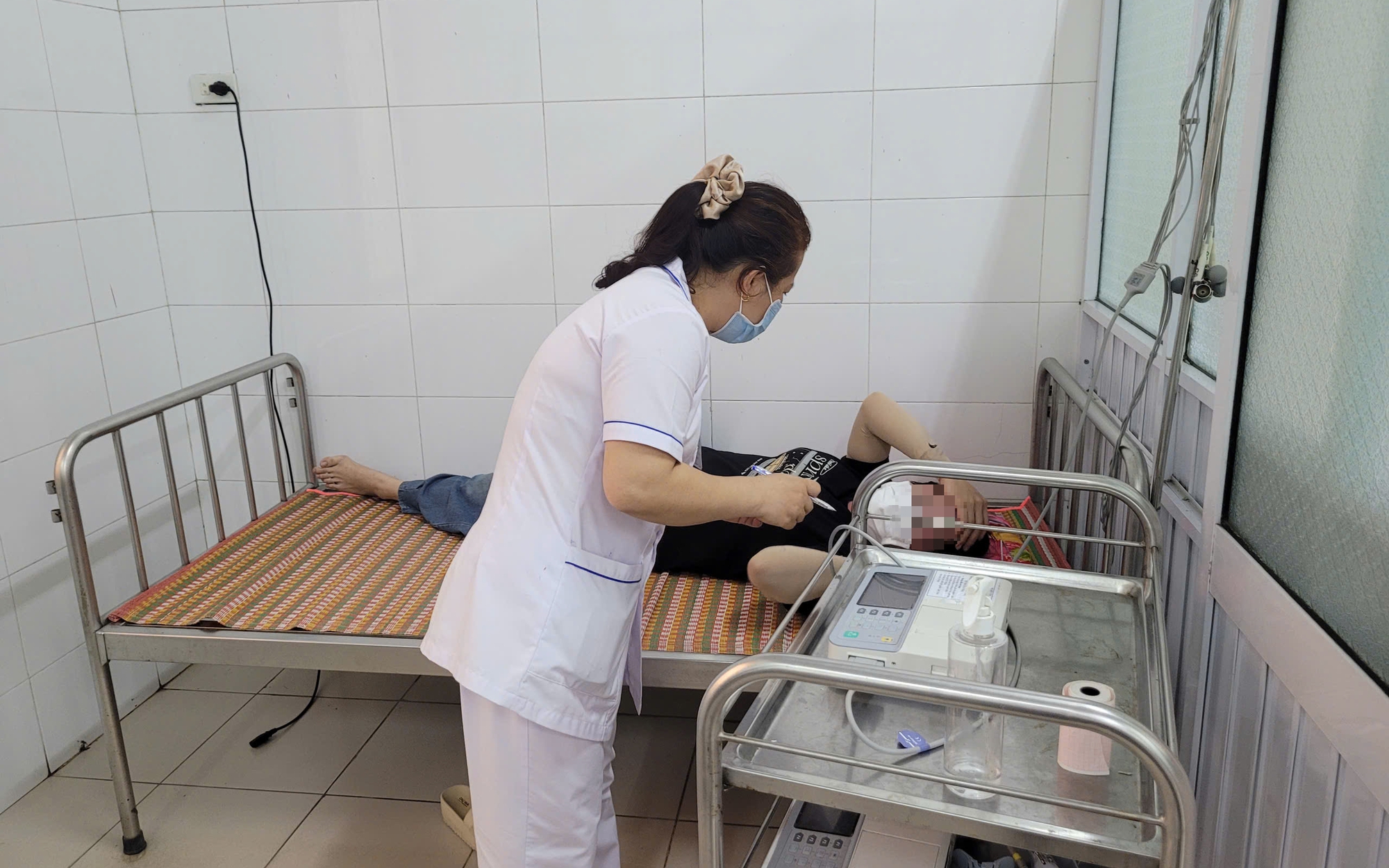 Bộ Y tế vào cuộc vụ công nhân nhập viện nghi do ngộ độc thực phẩm tại Huế- Ảnh 2. Sở Y tế TP Huế thông tin vụ nhiều công nhân nhập viện nghi ngộ độc thực phẩm