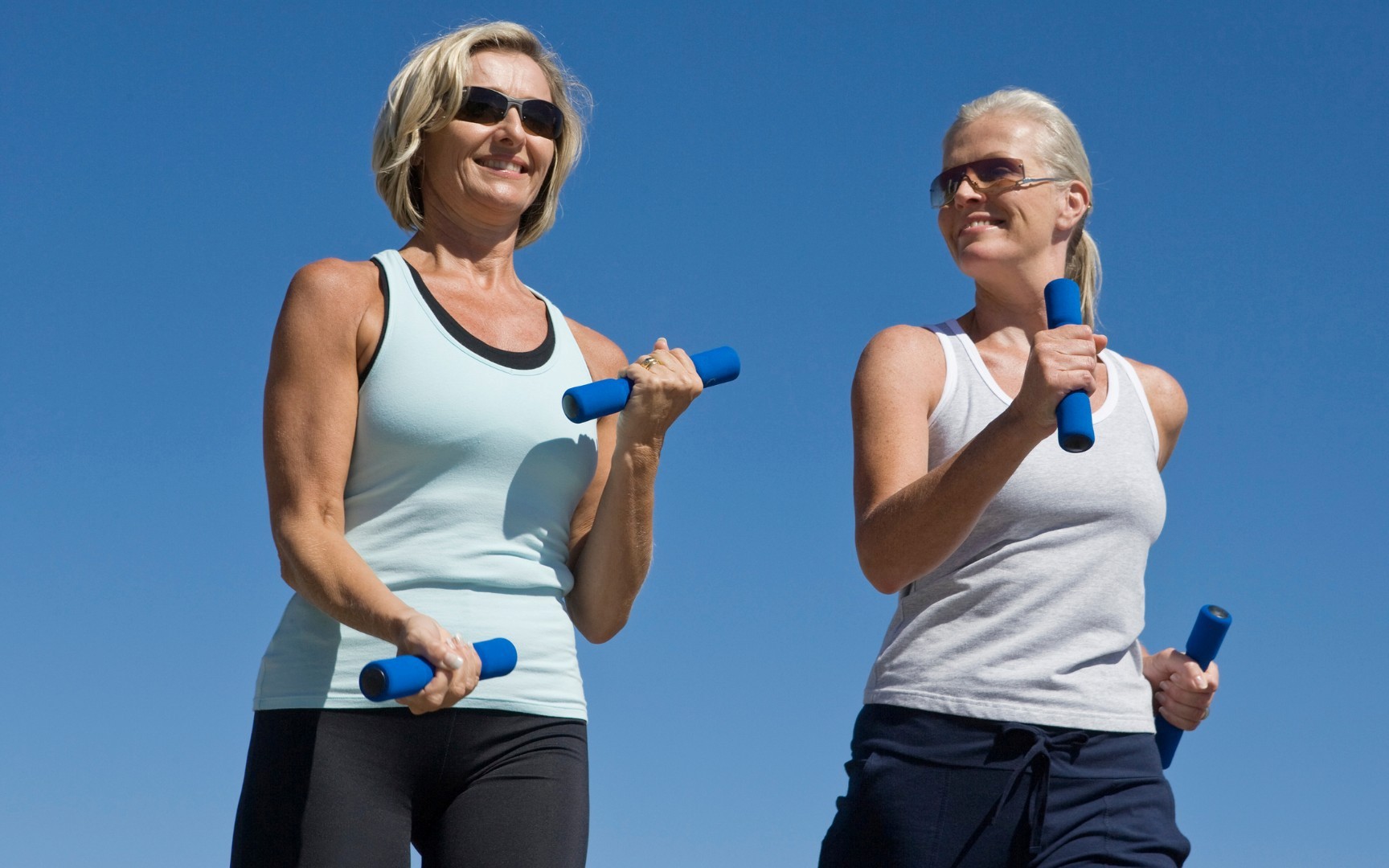 5 bài tập đi bộ giúp giảm mỡ bụng cho người trên 50 tuổi