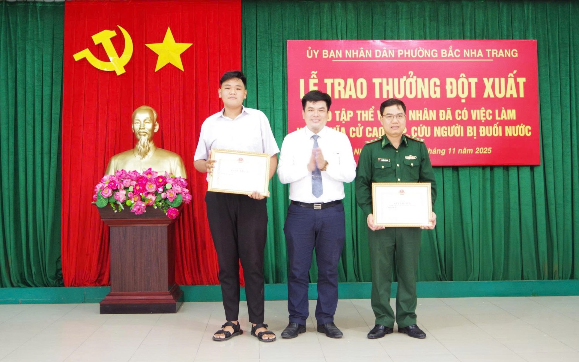 Người thân thanh niên được cứu từ vụ nhảy cầu viết thư cảm ơn cảnh sát- Ảnh 2.