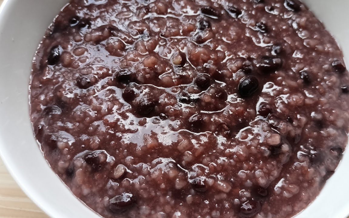 Nước đậu đen lá dứa có tác dụng gì?- Ảnh 4. 9 món ăn, bài thuốc tốt cho sức khỏe từ đậu đen