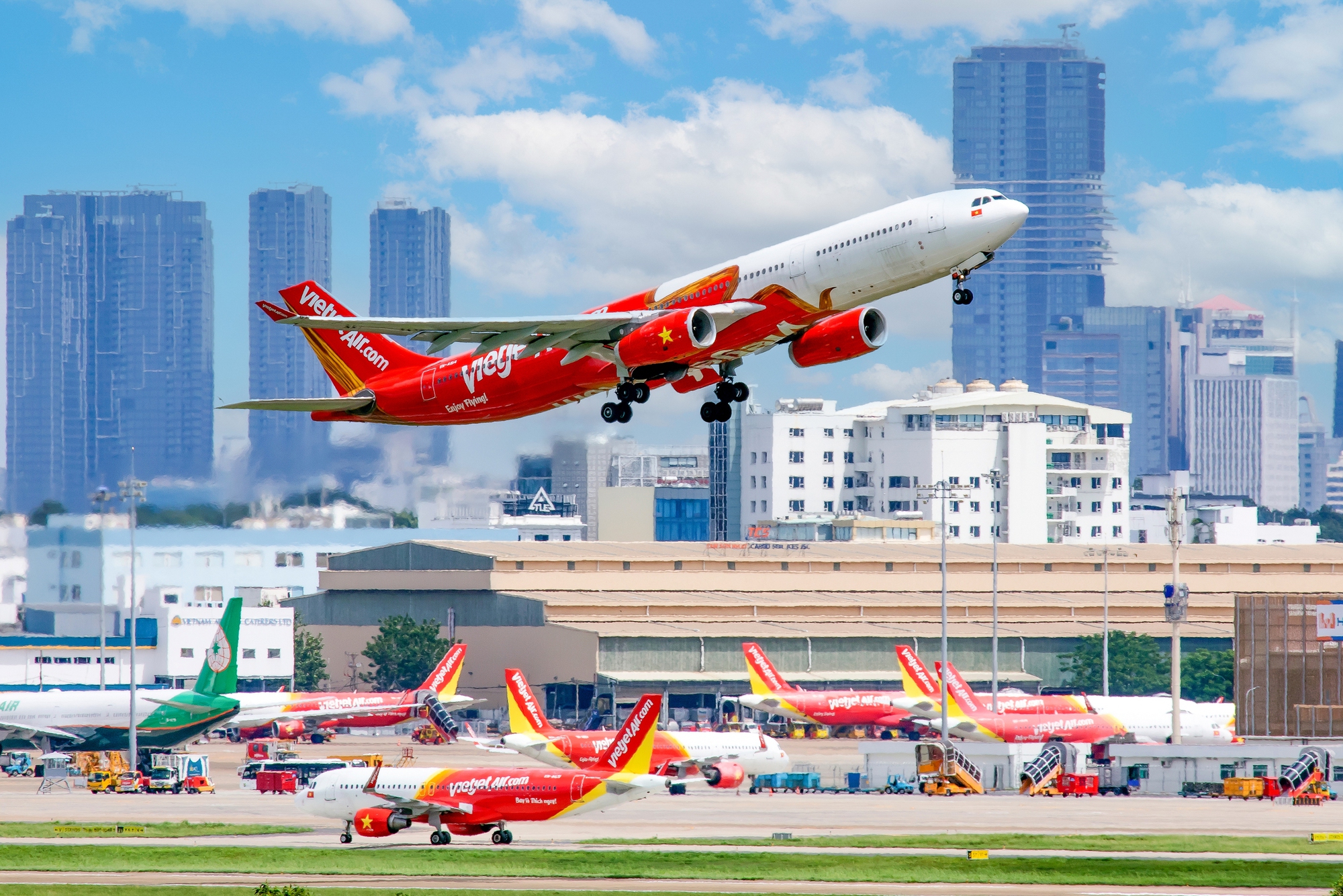 Mừng ngày đôi 10/10, Vietjet tặng triệu vé giảm nửa giá cho tín đồ du lịch- Ảnh 1. Mừng ngày đôi 10/10, Vietjet tặng triệu vé giảm nửa giá cho tín đồ du lịch- Ảnh 1.
