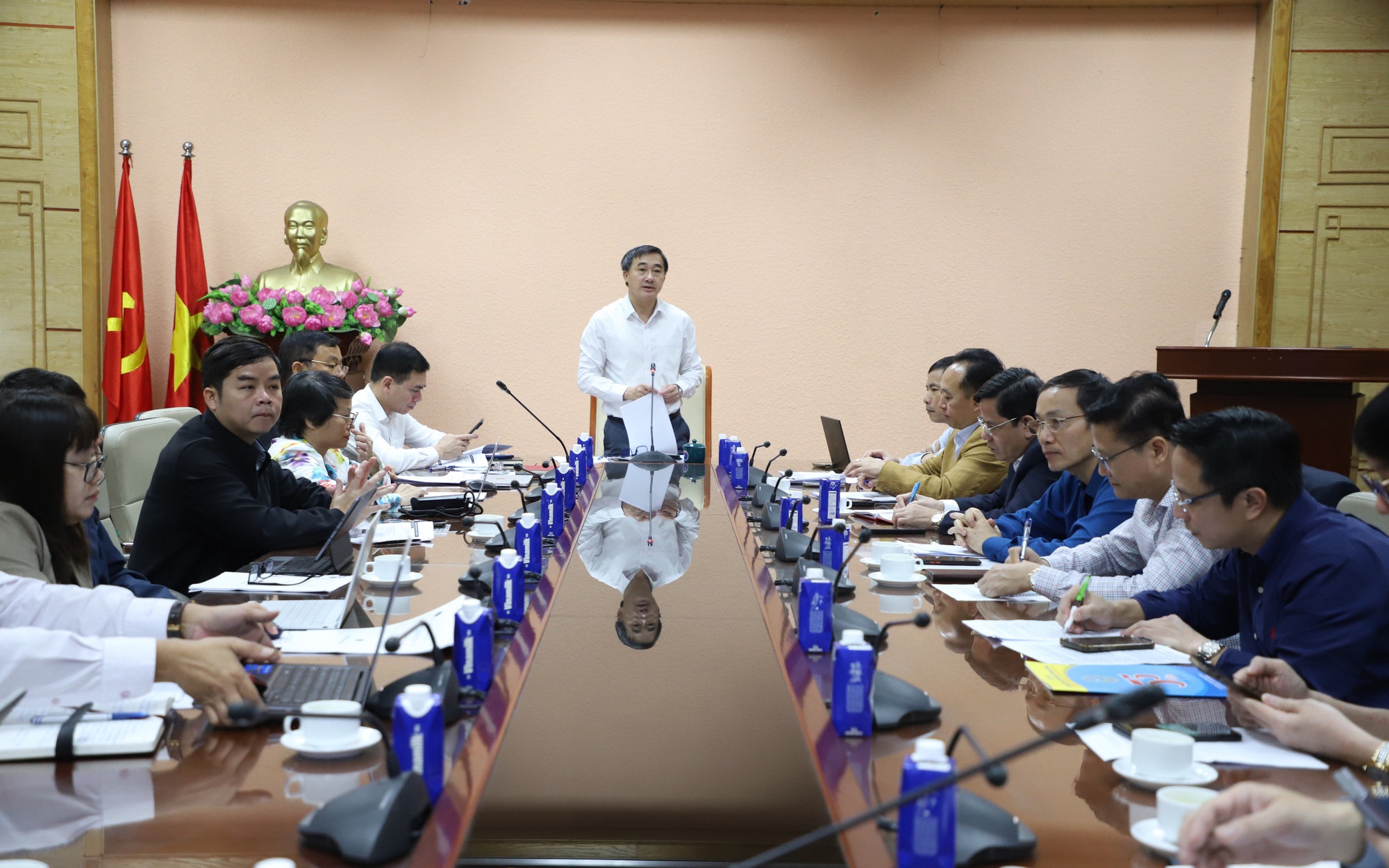 Phát huy trách nhiệm, đẩy nhanh xây dựng định mức kinh tế - kỹ thuật dịch vụ khám, chữa bệnh- Ảnh 7. Phát huy trách nhiệm, đẩy nhanh xây dựng định mức kinh tế - kỹ thuật dịch vụ khám, chữa bệnh- Ảnh 7.