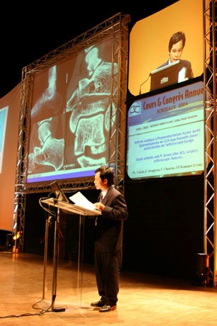 វេជ្ជបណ្ឌិត Tang Ha Nam Anh និទានរឿងទៅរៀនវះកាត់នៅប្រទេសបារាំង - រូបថត ១. Bác sĩ Tăng Hà Nam Anh kể chuyện đi Pháp học phẫu thuật- Ảnh 1.