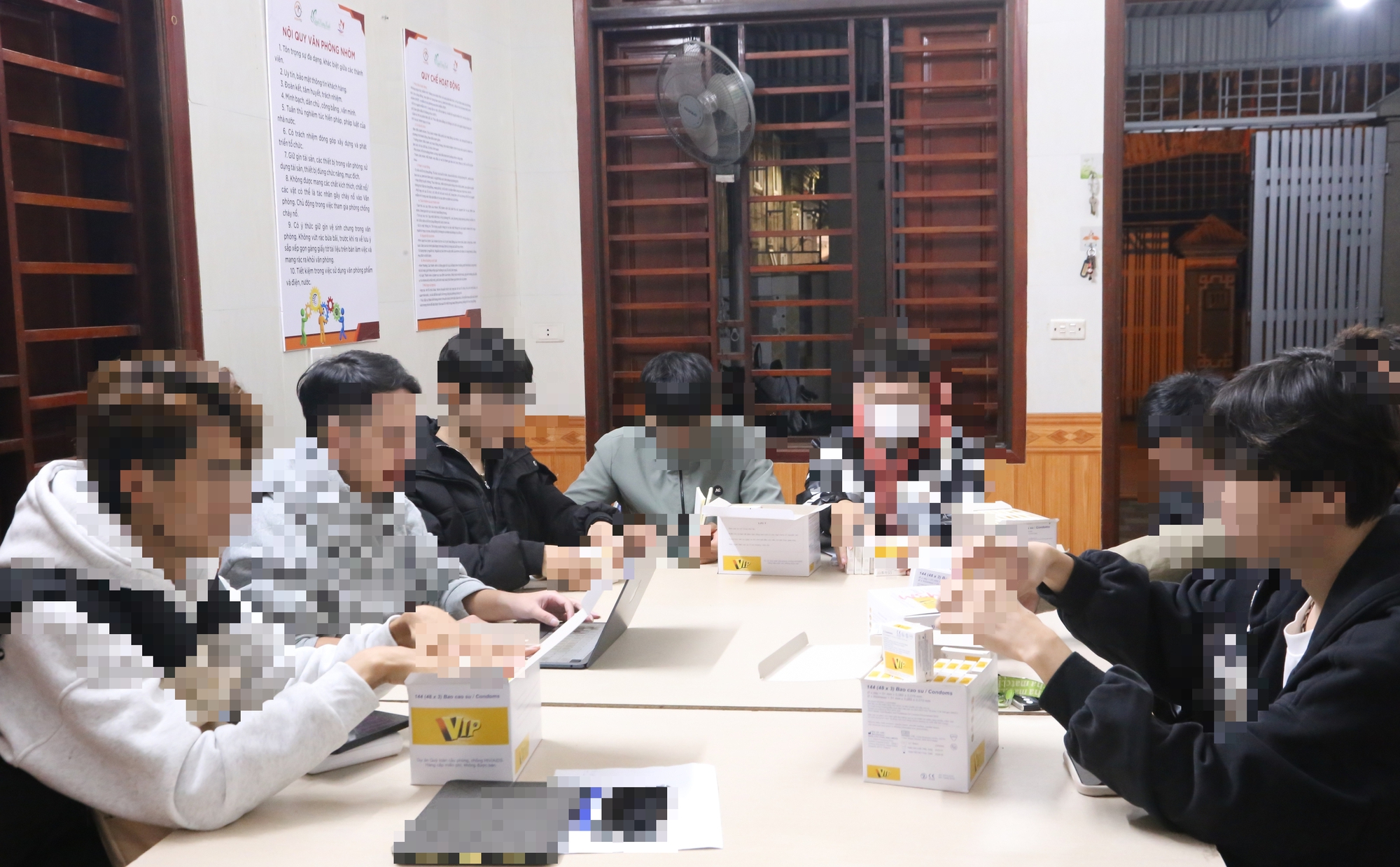 Từ mặc cảm đến sẻ chia (Kỳ cuối): Người 'săn HIV' từ những mảnh đời lạc lối- Ảnh 4. Từ mặc cảm đến sẻ chia (Kỳ cuối): Người 'săn HIV' từ những mảnh đời lạc lối- Ảnh 4.