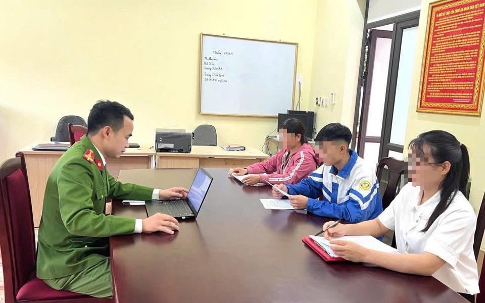 Hai người tử vong thương tâm sau va chạm với xe tải trên Quốc lộ 1- Ảnh 2.