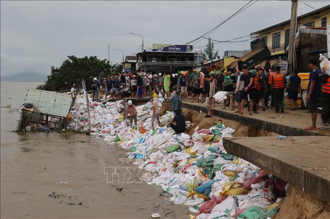 Sạt lở nghiêm trọng, Đà Nẵng công bố tình huống khẩn cấp về thiên tai- Ảnh 2.