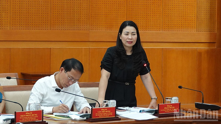 Tiếp tục đẩy mạnh tuyên truyền, phổ biến sâu rộng nội dung dự thảo các văn kiện trình Đại hội XIV của Đảng- Ảnh 4.