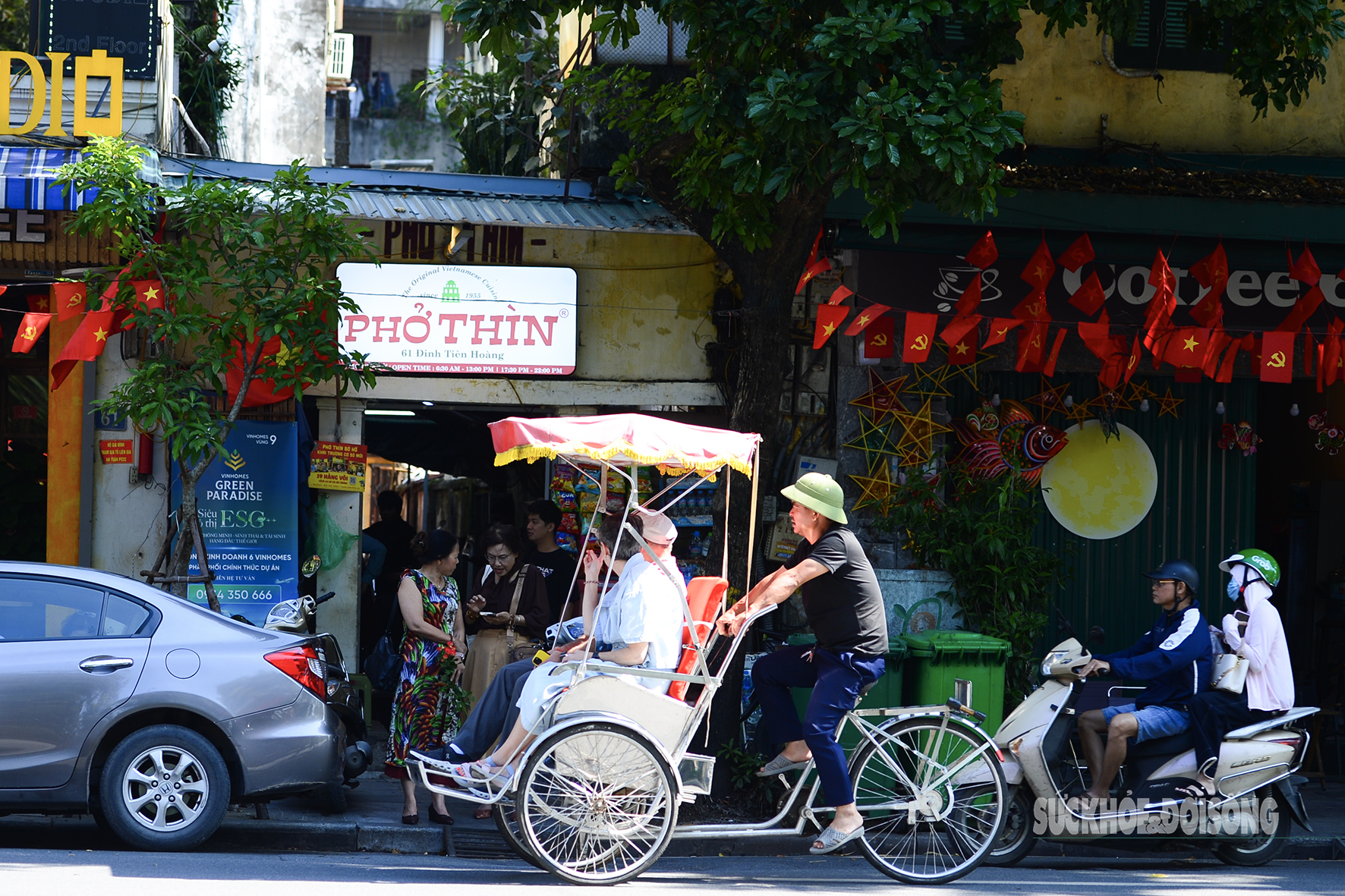 Các hộ dân sống ở ngõ nhỏ trên đất vàng hồ Gươm trước ngày di dời- Ảnh 9. Các hộ dân sống ở ngõ nhỏ trên đất vàng hồ Gươm trước ngày di dời- Ảnh 9.